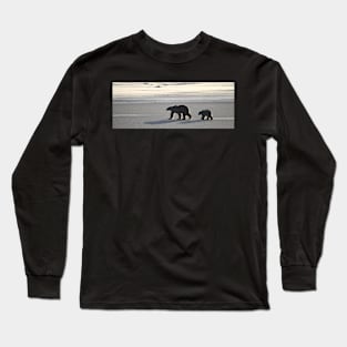 Silver Glow Panorama. Polar Bears at Sundown, Churchill, Canada Long Sleeve T-Shirt